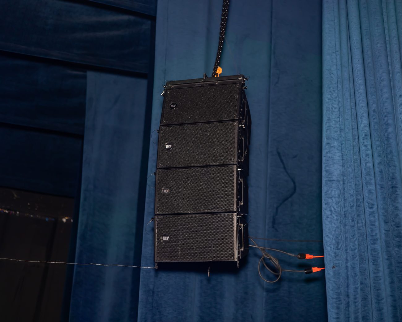 Line array speakers hung from the truss